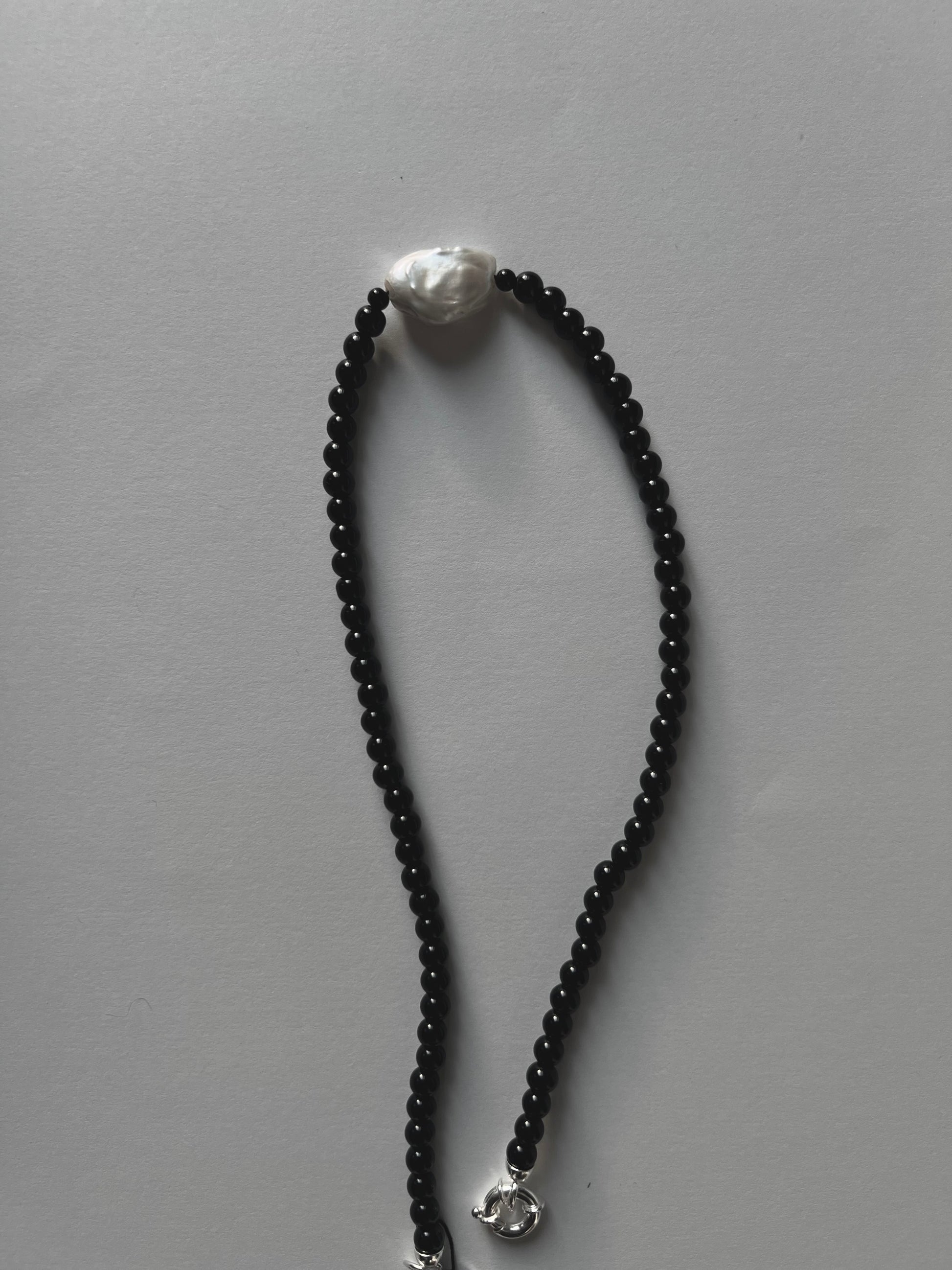 Pearl element Necklace | Onyx & Baroque Pearl