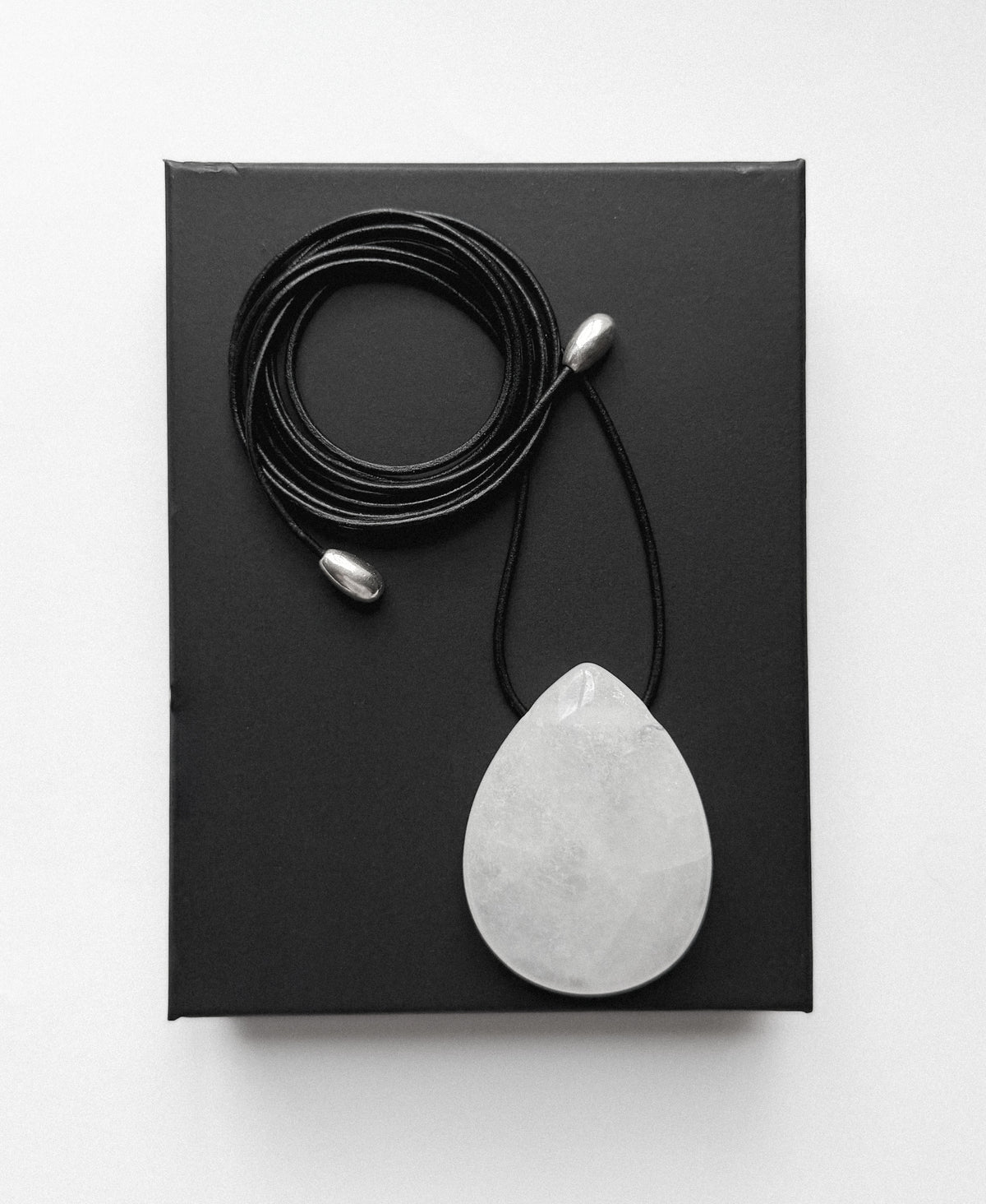 Large Monas teardrop