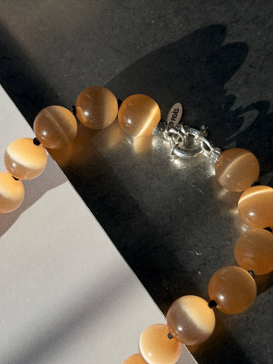 Louminous peach necklace | Cat's Eye