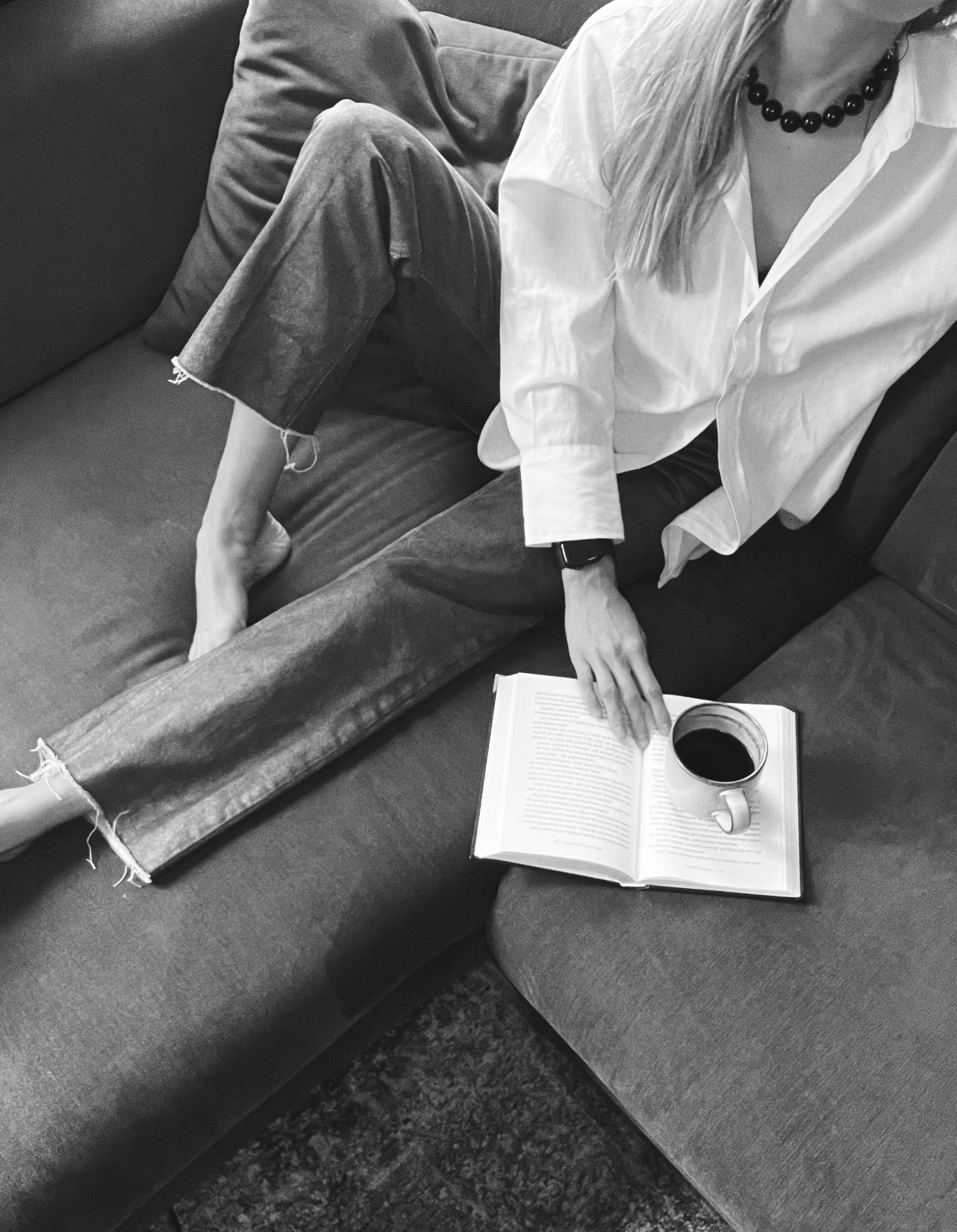 Juodi masyvūs natūralių akmenų karoliai su paauksuotu arba 925 sidabro užsegimu – FIDÈS